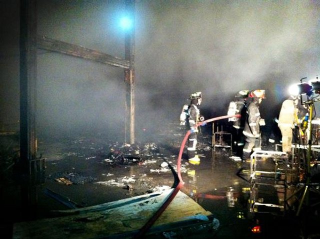 Incendió afectó a mall de Quilicura durante la madrugada