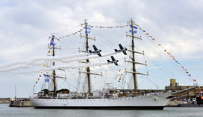 Fragata Libertad llegó al puerto argentino de Mar del Plata