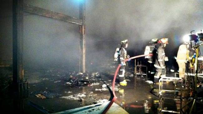 Incendió afectó a mall de Quilicura durante la madrugada