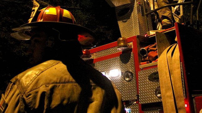Bomberos evacuó edificio en Santiago por emanación de gas irritante