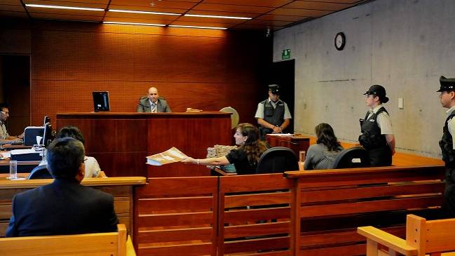 Mujer absuelta por matar a su pareja: Quiero ver a mis hijos