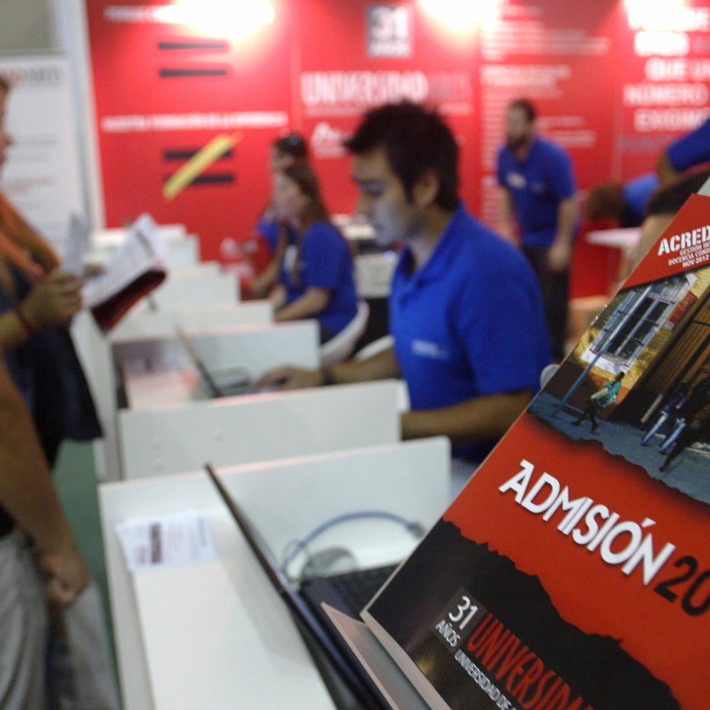 Experto: Los estudiantes pueden pedir hasta cuatro o cinco becas