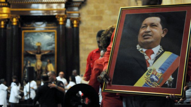 Ex vicepresidente: Situación de Chávez es compleja, pero sigue batallando