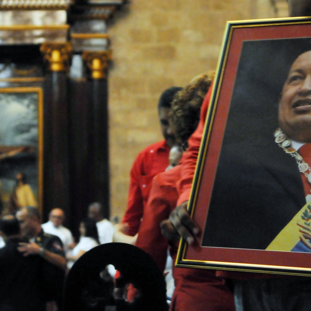 Ex vicepresidente: Situación de Chávez es compleja, pero sigue batallando