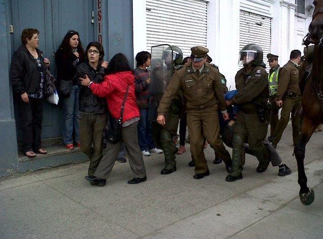 Protesta contra el Presidente Piñera en Punta Arenas terminó con tres detenidos