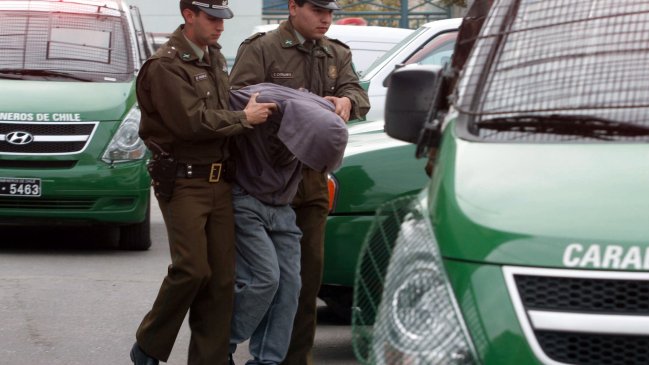 Carabineros detuvo a sujeto que robó vivienda en Las Condes durante salida dominical