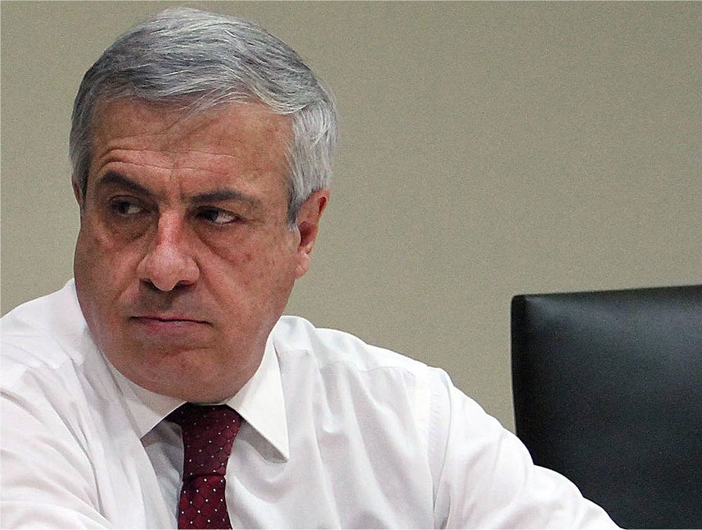 Mañalich y votación de ley de Isapres: Llega al Senado una carrocería sin motor