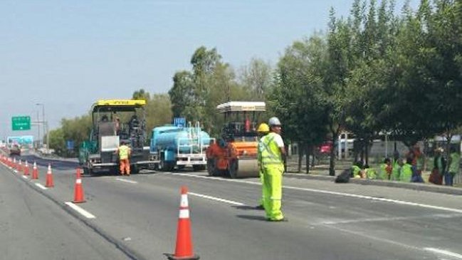 Trabajos de reparación provocan atochamiento en la Costanera Norte