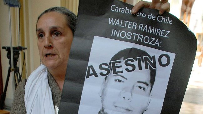 Corte Marcial dijo que cabo que mató de Catrileo puede seguir en Carabineros