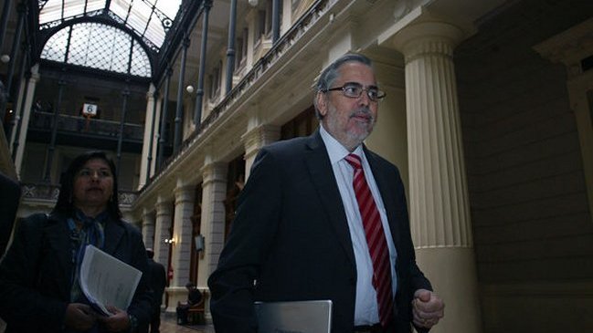 Consejo de Rectores: Beyer traspasó las barreras del respeto