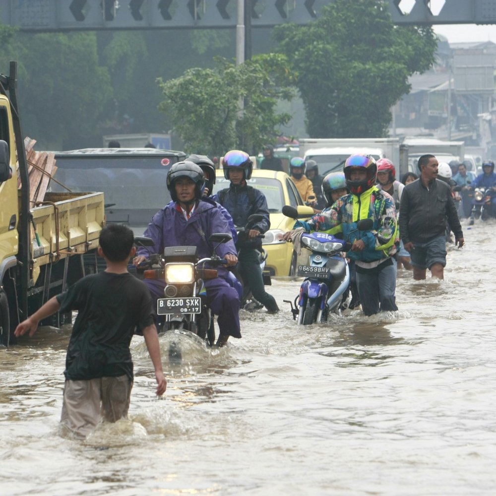 Inundaciones dejan 11 muertos y 18 mil evacuados en Indonesia
