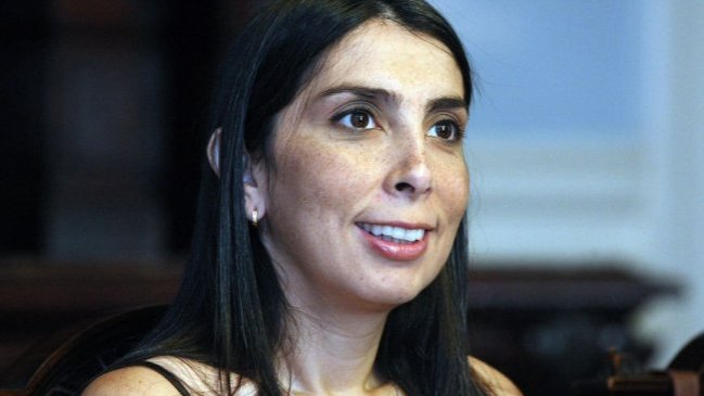 Karla Rubilar continuará en RN, pero se restará de la proclamación a Allamand
