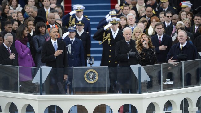 Obama pidió endurecer el control de armas y defendió el matrimonio gay en su investidura