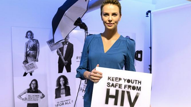 Charlize Theron pidió a líderes políticos trabajar para detener la propagación del SIDA