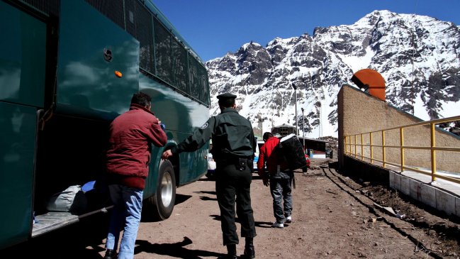 Alud en Argentina obligó a interrumpir tránsito en Paso Los Libertadores
