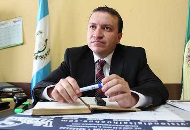 Gobernador de Guatemala fue destituido tras publicación de fotos con contenido sexual