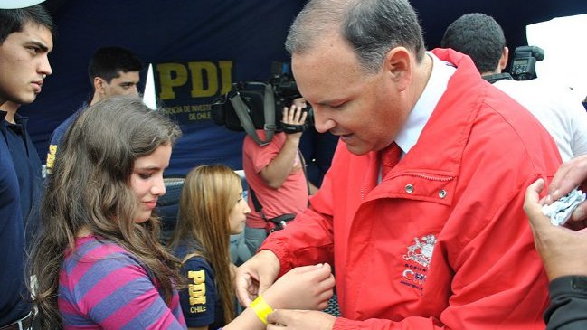 Autoridades relanzaron campaña que previene con brazaletes los extravíos infantiles
