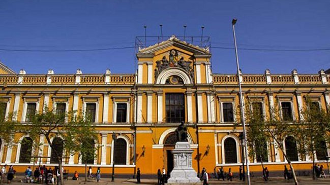 Sernac denunció a siete casas de educación superior por no entregar sus contratos