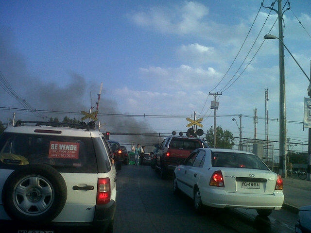 Un muerto y tres viviendas destruidas dejó un incendio en Maipú
