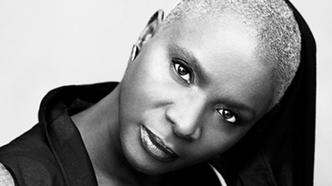 Cantante Angélique Kidjo agendó concierto en Santiago
