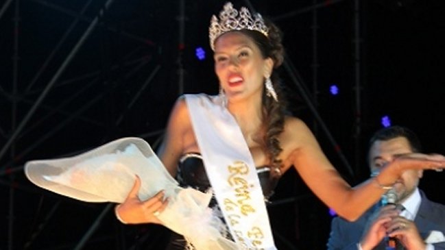 Sandra Bustamante fue coronada entre pifias como la reina del 