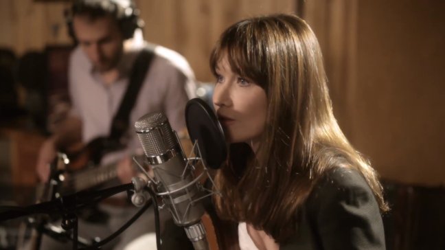Carla Bruni publicó el primer single de su nuevo disco