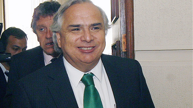 Chadwick restó importancia a dirigentes mapuche que se bajaron del diálogo