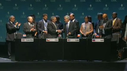   Piñera entregó la presidencia pro témpore de Celac a Raúl Castro 