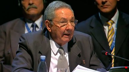   Raúl Castro abrió discurso en Celac con homenaje a Salvador Allende 