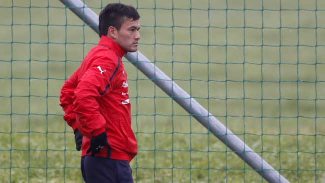 Desde la U anunciaron que Charles Aránguiz no viajará con la selección chilena por problemas físicos