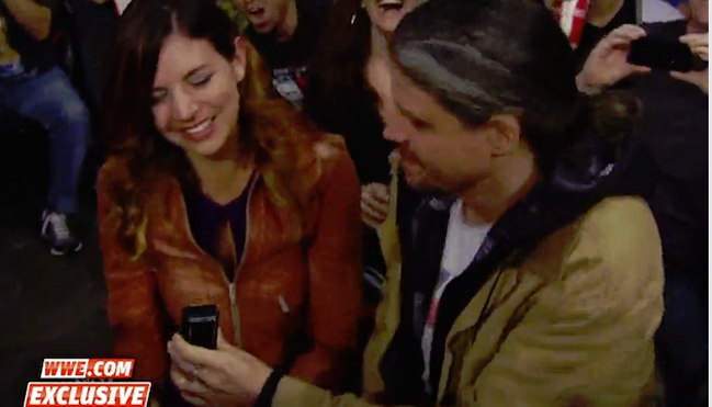 Guitarrista de Tool pidió matrimonio en lucha de la WWE