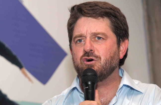 Orrego: Respaldo en encuestas no necesariamente se traduce en votos