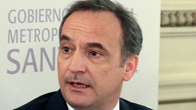 Intendente: Aguas Andinas debe responder por los daños materiales y morales