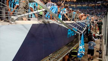 Avalancha de hinchas de Gremio dejó heridos en Copa Libertadores