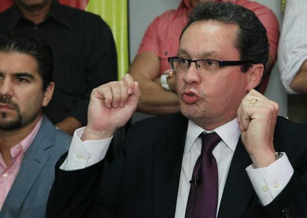 Pastor evangélico prometió prohibir conciertos de rock y películas con mensajes nocivos si logra presidencia de Ecuador