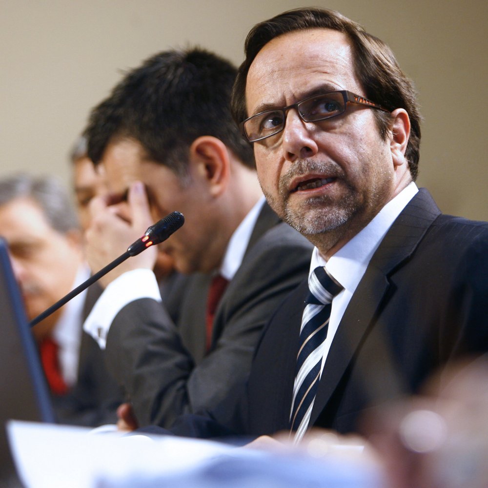 Contralor: El Presidente está facultado para pedir la renuncia al director del SII