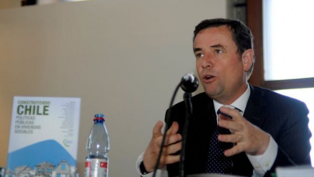 Ministro Pérez y reconstrucción: 