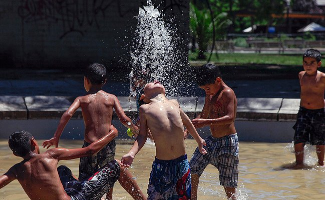 Temperaturas se acercaron a los 36 grados este domingo en Santiago