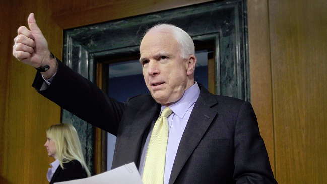 McCain se mofó de Ahmadineyad sobre ser el primer astronauta iraní