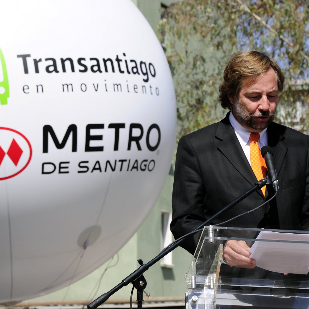 Ministro de Transporte y estación Eliodoro Yáñez: Metro debe priorizar la rentabilidad social