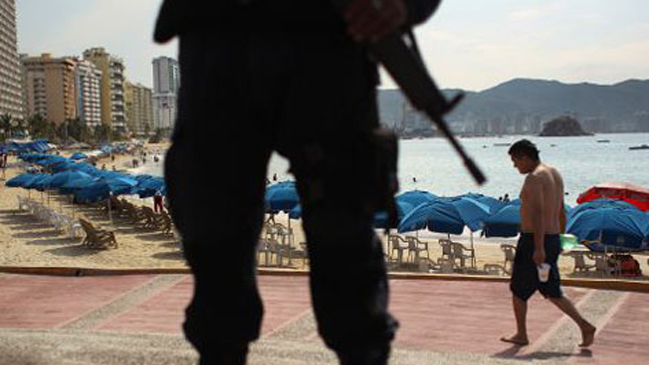 Desconocidos armados violan a siete turistas españolas en México