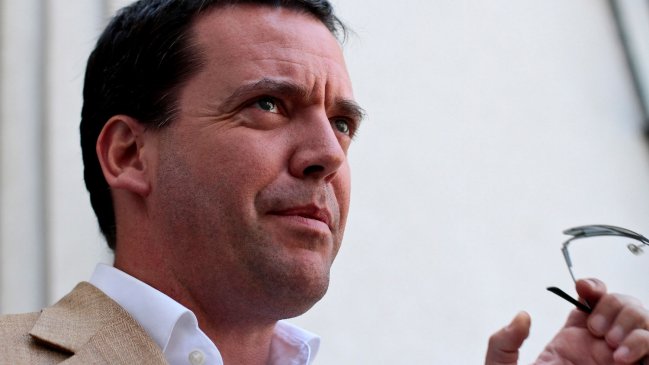 Harboe: Pereira debe dar un paso al costado y liberar a Piñera