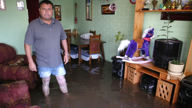 Afectados por rotura de matriz en Puente Alto recibieron indemnizaciones de Aguas Andinas