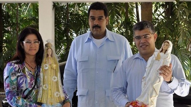 Maduro llevó imágenes de la virgen a Chávez en La Habana