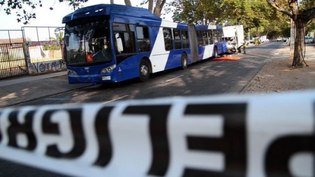 Colisión de bus y camión dejó un fallecido en El Bosque