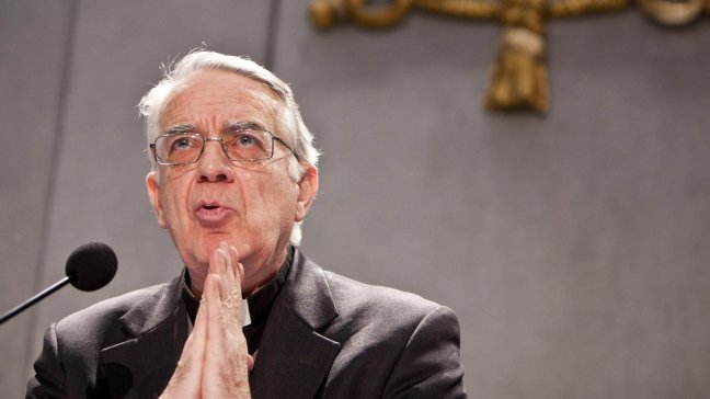 El Vaticano confirmó la operación para cambiar pilas al marcapasos del papa
