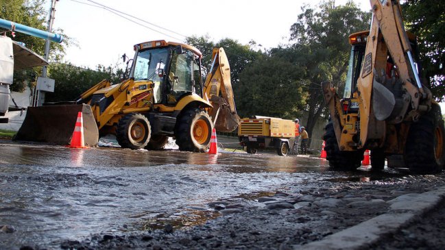Jefe de emergencias de Ñuñoa propondrá demanda colectiva por cortes de agua
