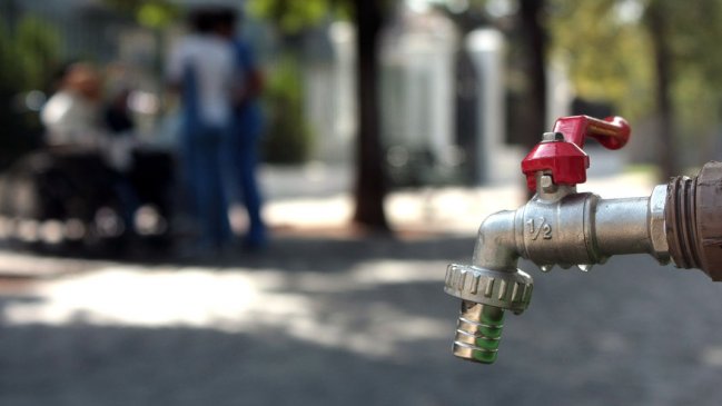 Sernac anuncia acciones legales contra Aguas Andinas