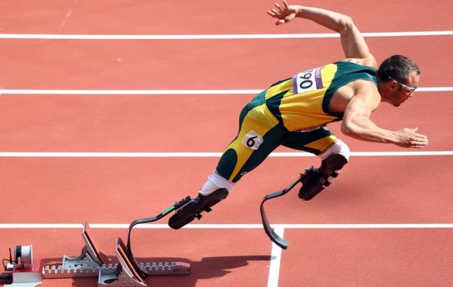 Atleta Oscar Pistorius fue detenido por matar a su novia