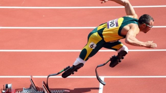 Atleta Oscar Pistorius fue detenido por matar a su novia